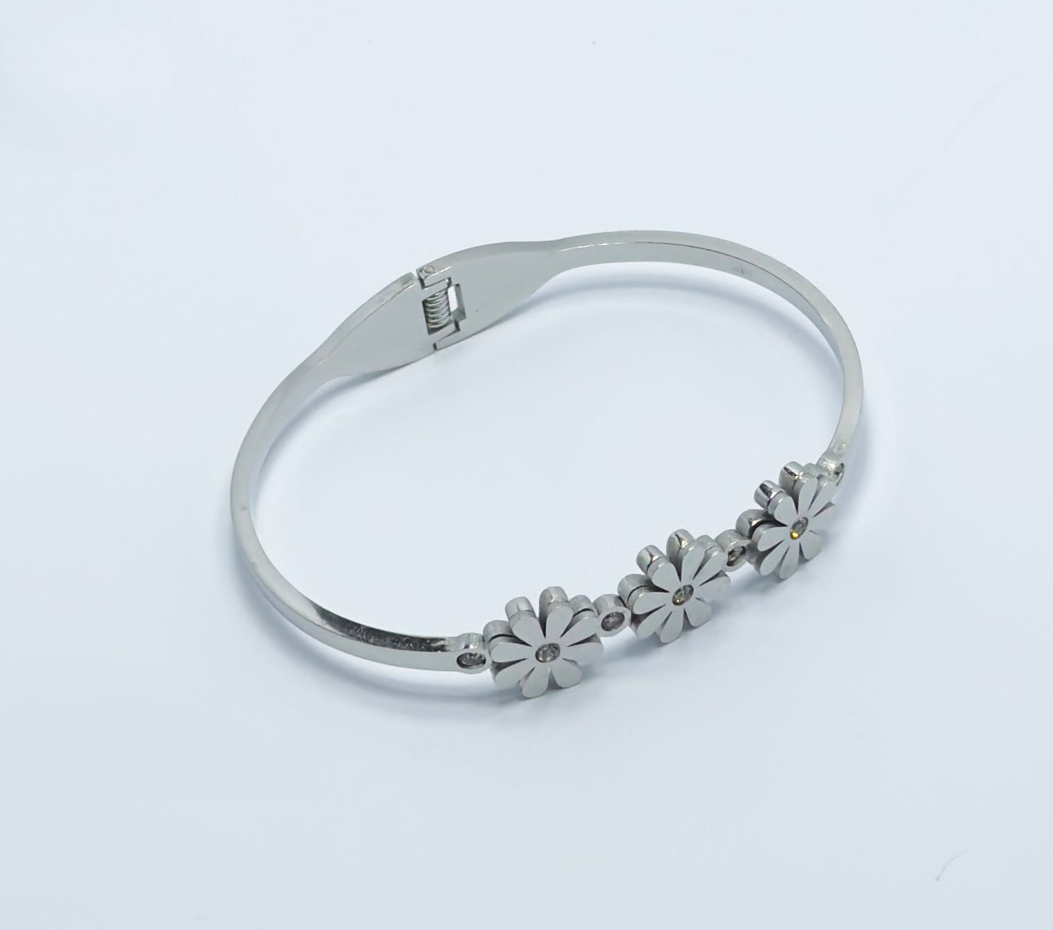 Elegant Daisy Floral Hinged Bangle Bracelet