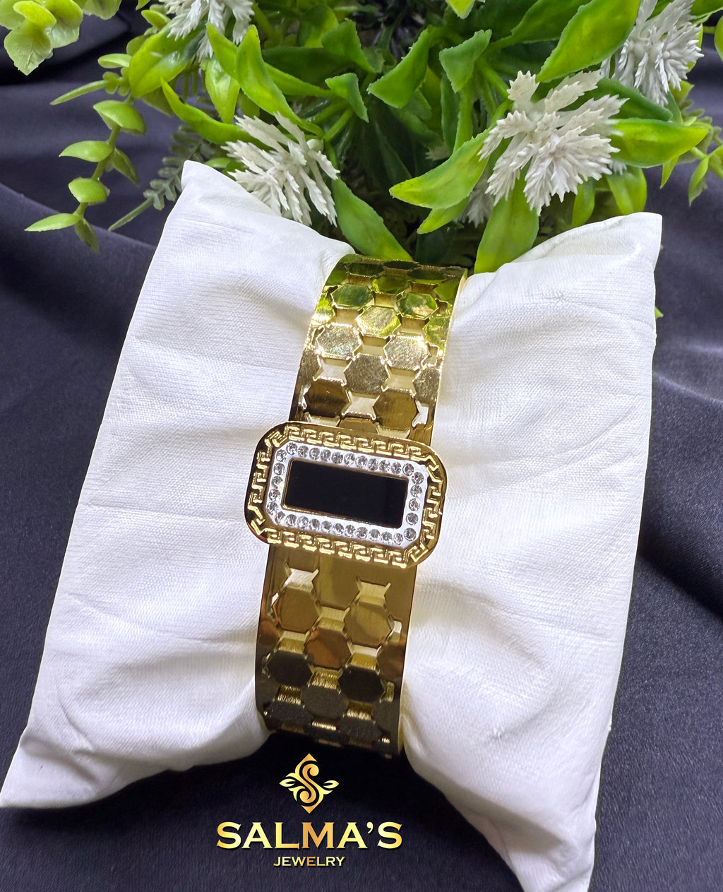 Luxurious Gold-Toned Honeycomb Design Bracelet with Crystal Accents