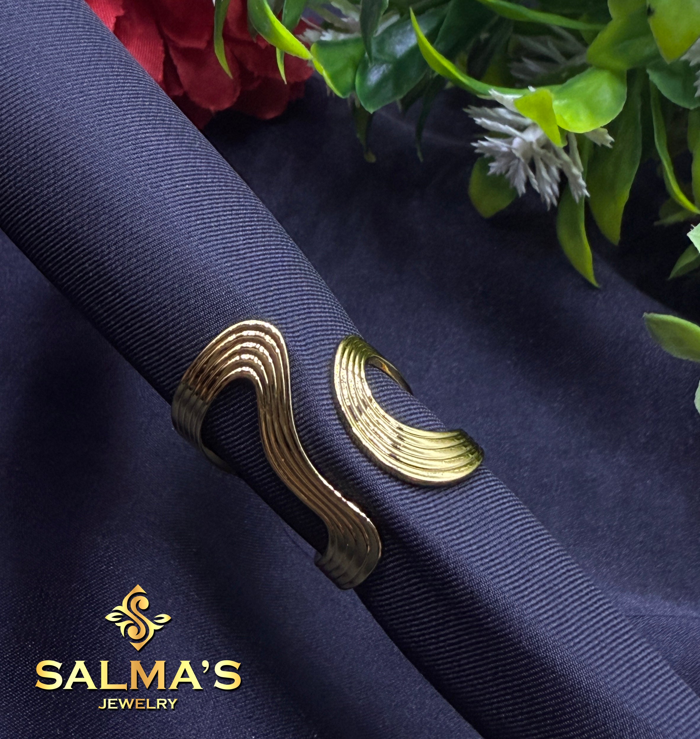 Modern Gold-Tone Wavy Statement Ring